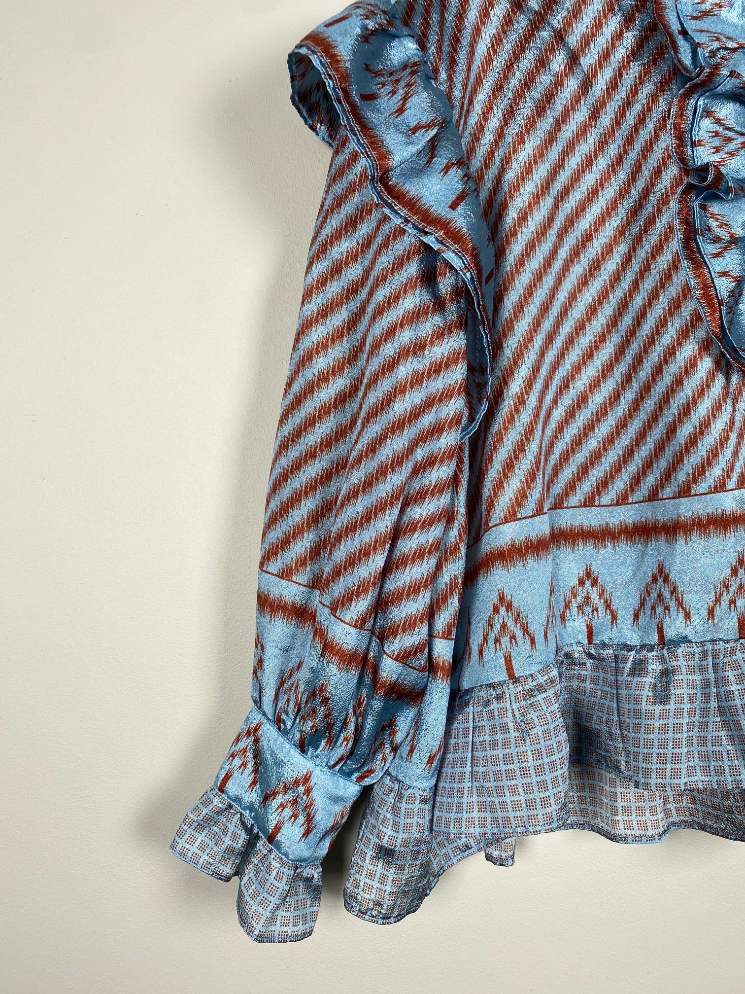 Joseph str. onesize <br/> blå og bordeaux bluse med flæser - Billede 4