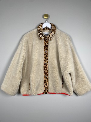 Stand str. 38 <br/> teddyjakke med leopardkanter