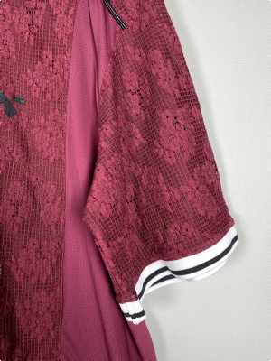 Haute L'Amitié str. M <br/> bordeaux t-shirt med blonder