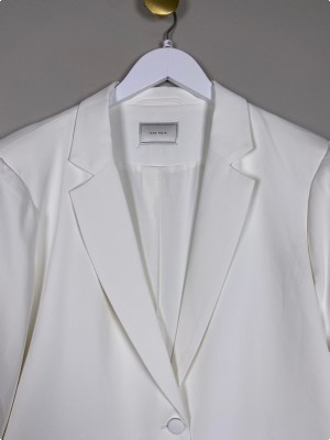 Neo Noir str. 42 <br/> råhvid blazer