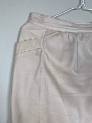 Latif str. 42 <br/> beige skindnederdel