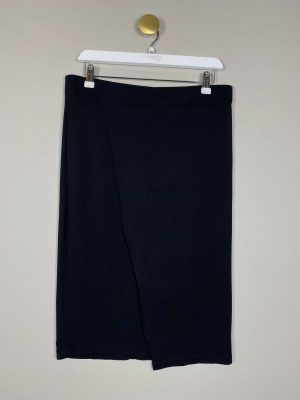 PBO str. L <br/> sort mellemlang nederdel med stråslids