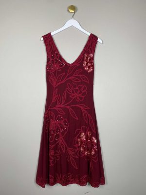 Hunza str.XL <br/> vin rød kjole med appilkationer og palietter