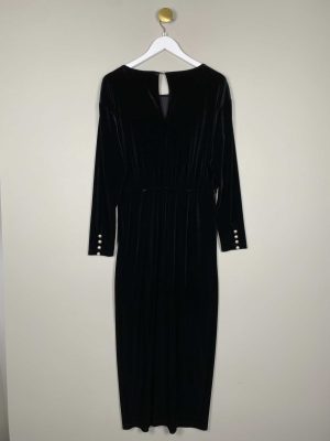 Rue Femme str. L <br/> sort lang velour kjole med lukning i nakke