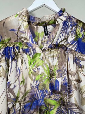 Prepair str. L <br/> beige bluse med grønt og blåt mønster