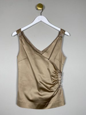 In Wear str. 38 <br/> Beige satin top med rhinsten