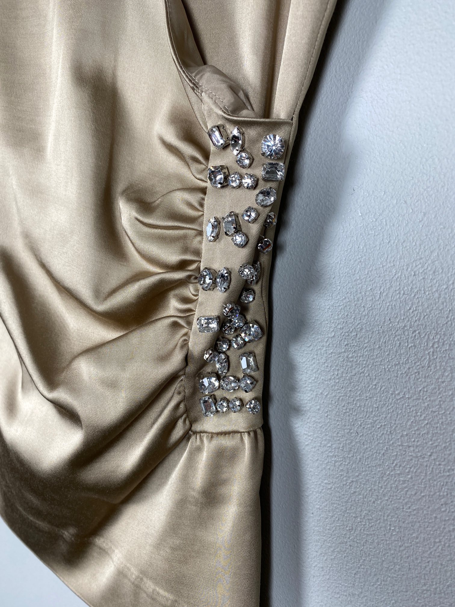 In Wear str. 38 <br/> Beige satin top med rhinsten - Billede 4