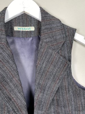 Message str. 38 <br/> grå vest med vævet striber