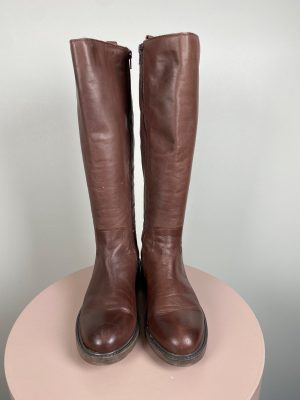 Shoedesign Copenhagen  str. 40 <br/> brun lang skindstøvle