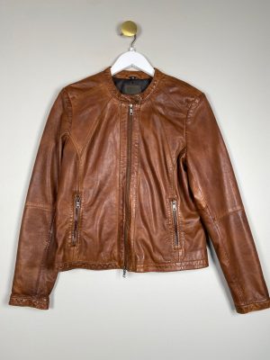 Jofama str. 42 <br/> brun kort skindjakke med rund hals