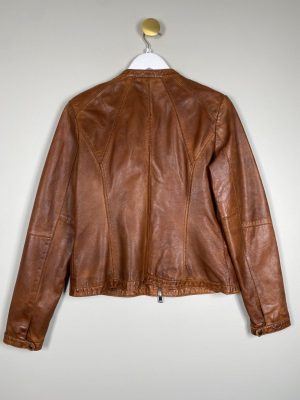 Jofama str. 42 <br/> brun kort skindjakke med rund hals