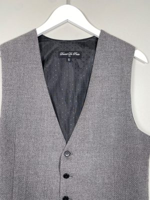 Daniel De Prato str. S <br/> grå vest