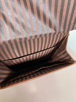 Velorbis brun bøffellæder crossbody med web rem