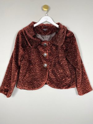 Jones str. 36 38 <br/> kort mørk kobberfarvet plys jakke med store knapper