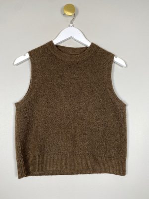 Envii str. M <br/> kort brun strik vest blødt garn