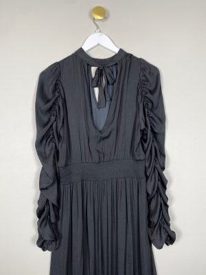 Sofie Schnoor str. S <br/> sort lang kjole med lange ærmer