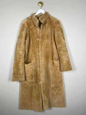 Birger Christensen str. 38 <br/> vendbar beige lammeskind frakke