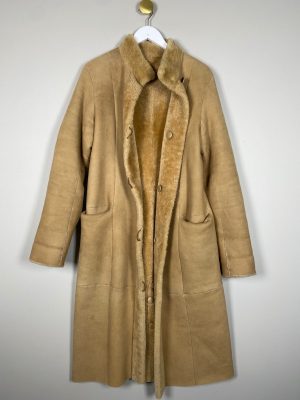 Birger Christensen str. 38 <br/> vendbar beige lammeskind frakke