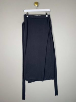 Sarah Pacini str. 36 <br/> grå slå-om nederdel