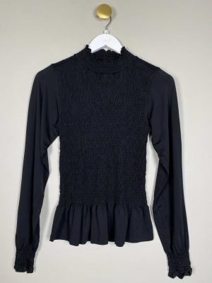 Levate str. S <br/> sort smockbluse med høj hals