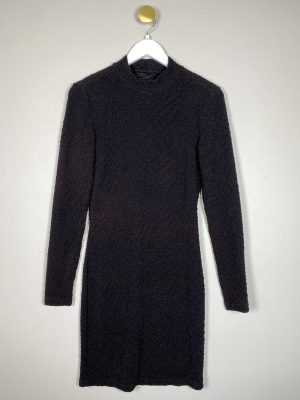 mbym str. S <br/> sort kjole med glimmer og åbning i ryg