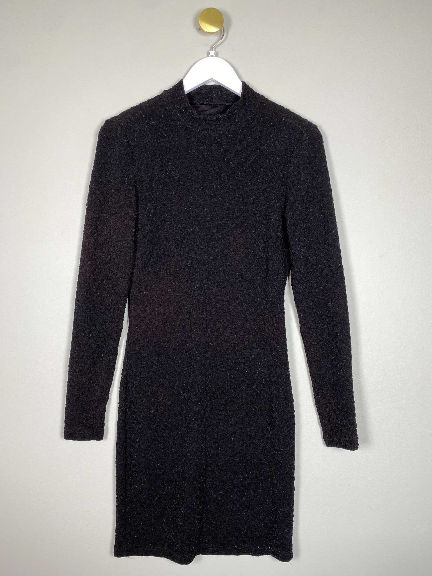 mbym str. S <br/> sort kjole med glimmer og åbning i ryg