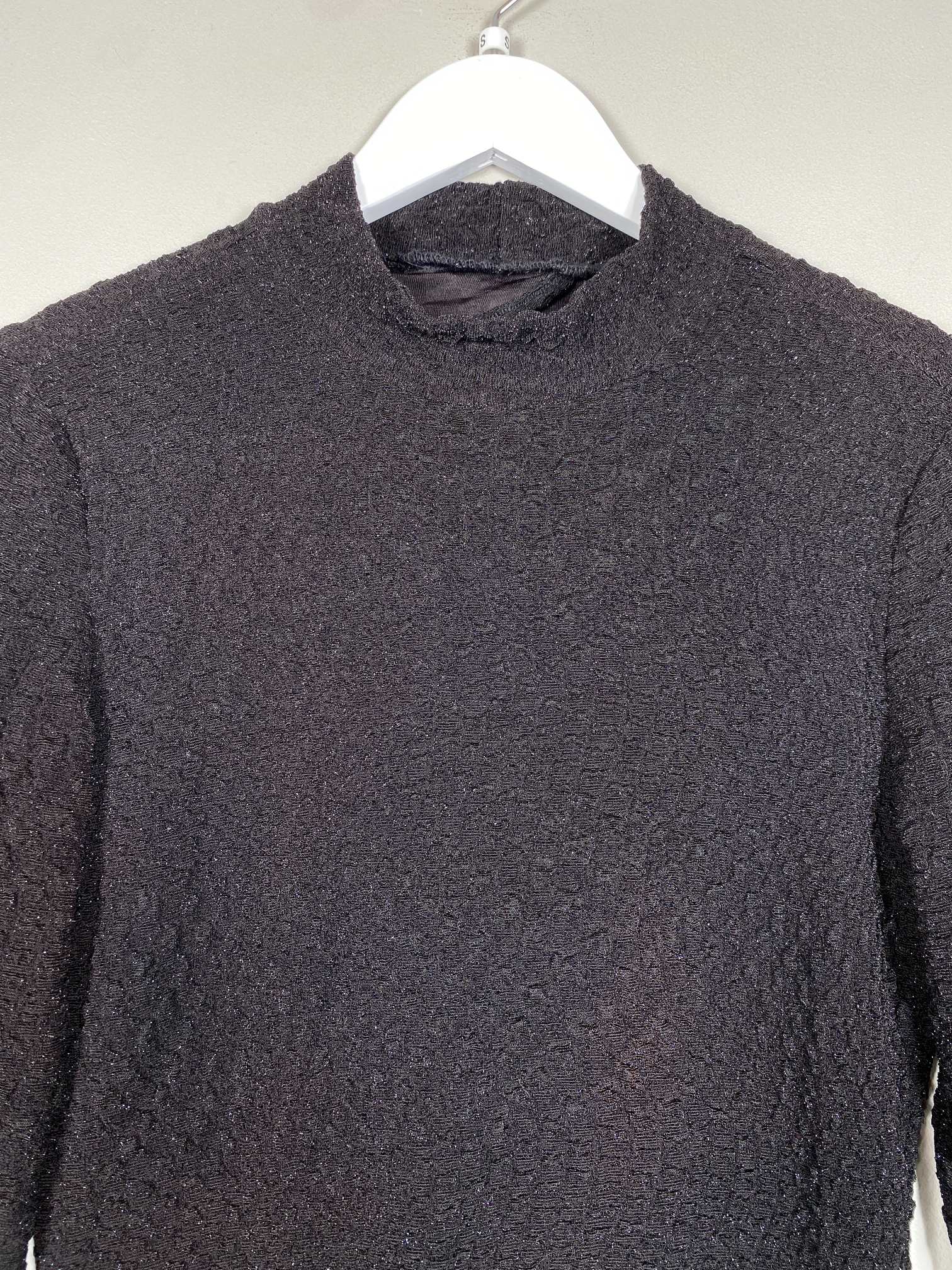 mbym str. S <br/> sort kjole med glimmer og åbning i ryg - Billede 2