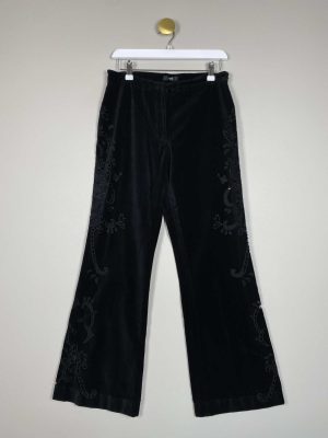 Zero str. 38 <br/> sorte bukser med hulmønster i siderne