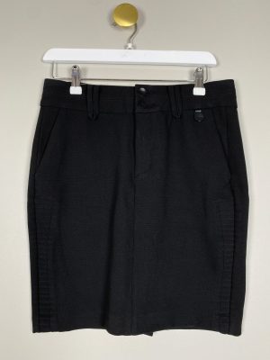 Mos Mosh str. 36 <br/> kort sort nederdel
