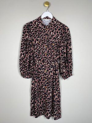 Nümph str. 36 <br/> kort kjole med bælte, sort, råhvid og lilla