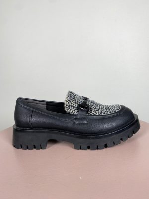 Tamaris str. 37 <br/> sorte loafers med dyreprint og spænde