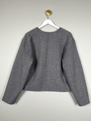 Levete str. 38  <br/> nålestribet  kort jakke