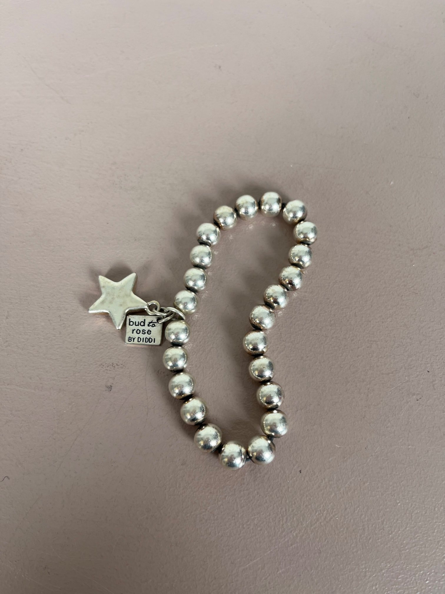 Bud and Rose armbånd sølvperler og stjernevedhæng