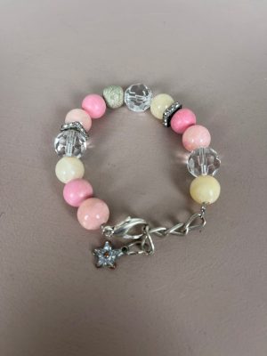 Armbånd med rosa perler