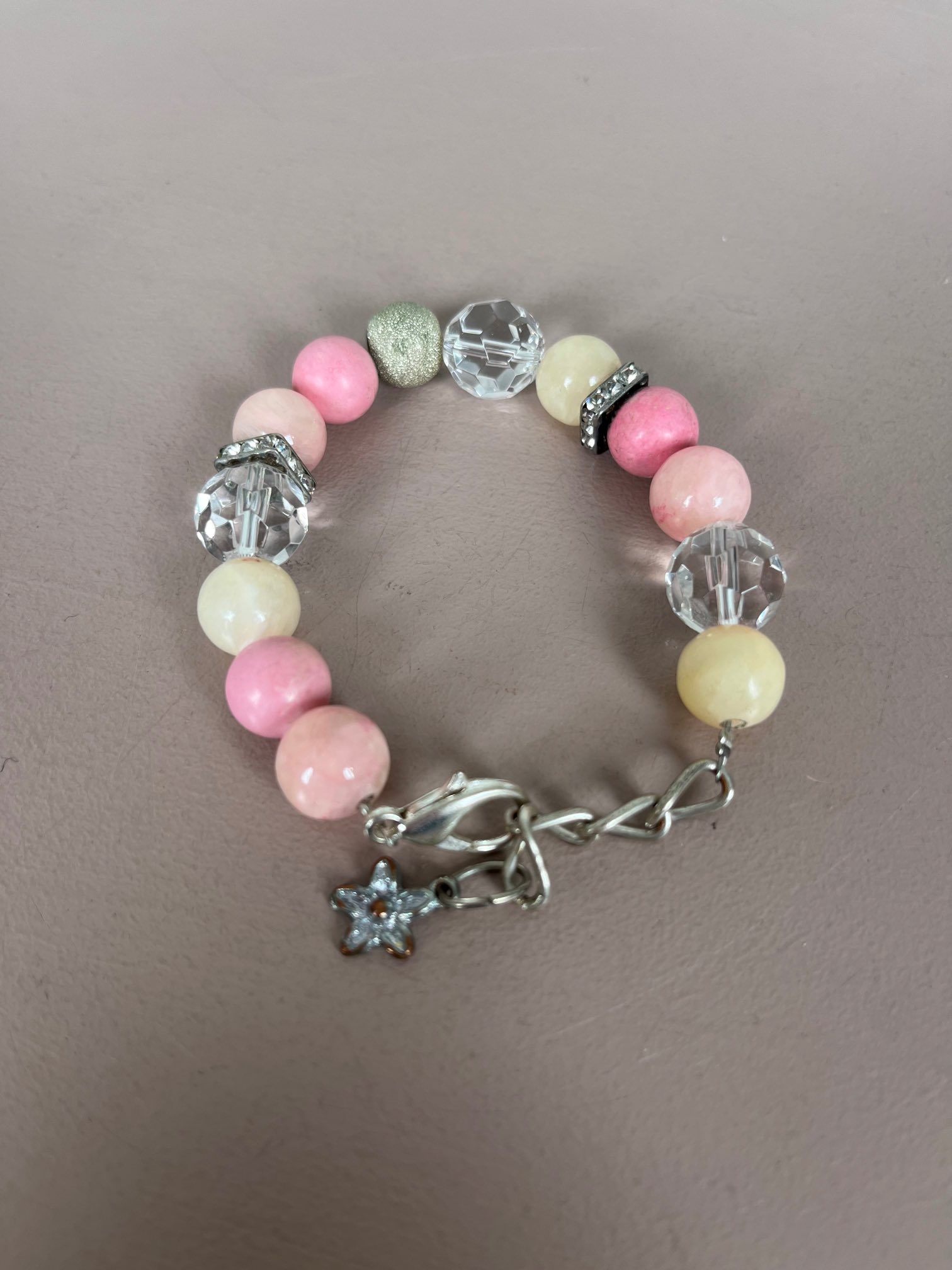 Armbånd med rosa perler - Billede 2