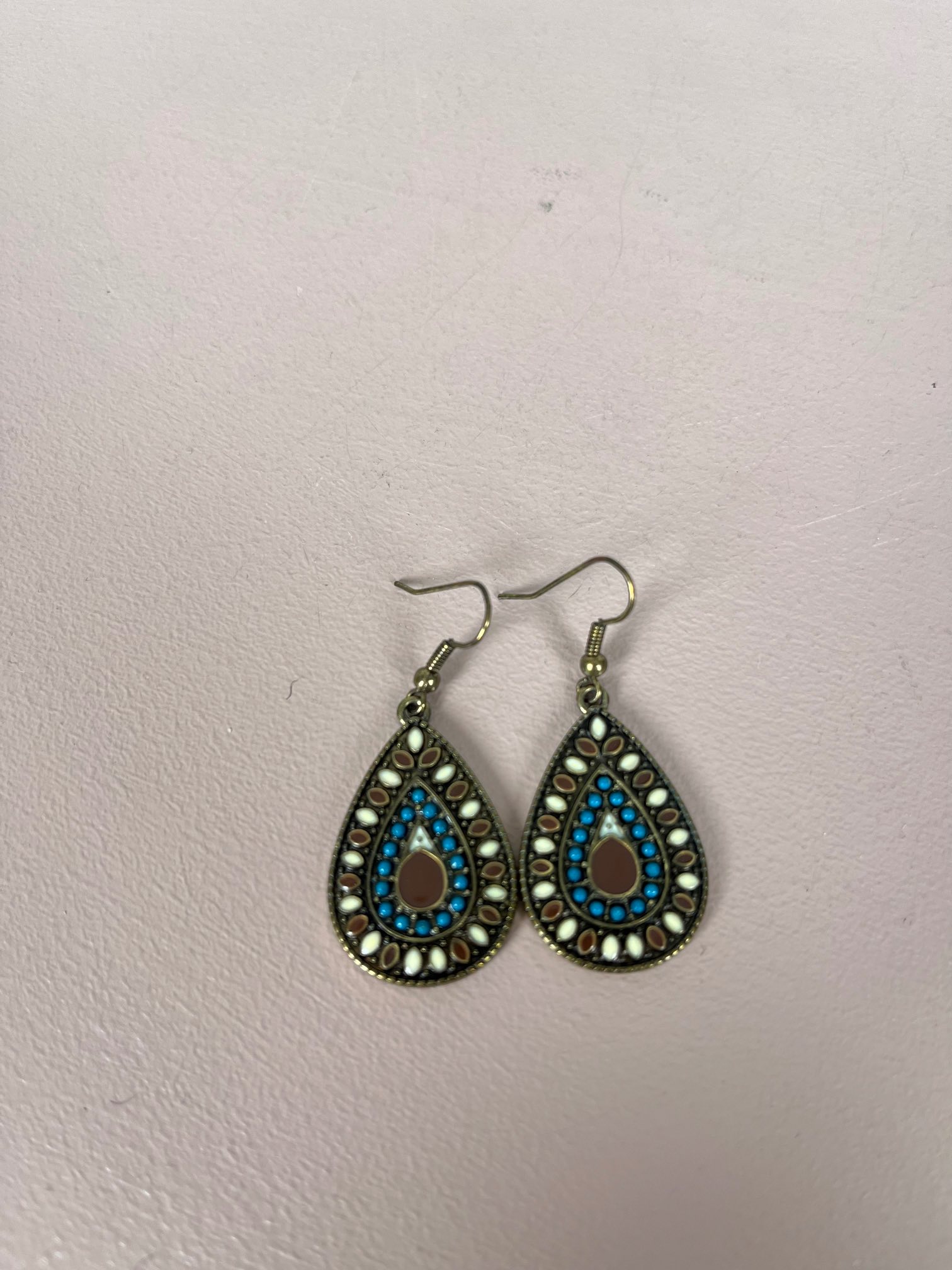 Ørering metaldråbe med stensætning