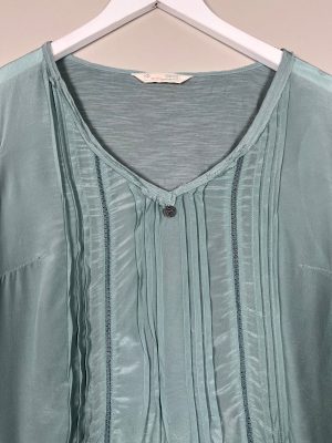 Odd Molly str. M <br/> grøn bluse med hulmønster forneden