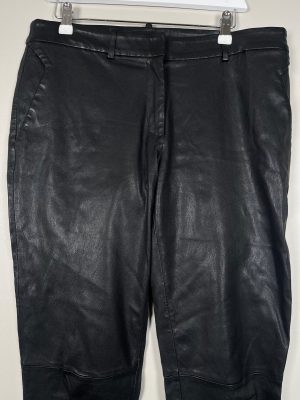 Five Units str. 30 <br/> sorte læderbukser