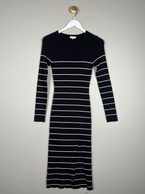 Moocci str. S M <br/> sort hvid stribet tight kjole