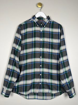 Tommy Hilfiger str. L <br/> ternet opkradset skjorte