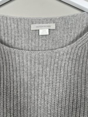 Outerknown str. M <br/> grå cashmere bluse
