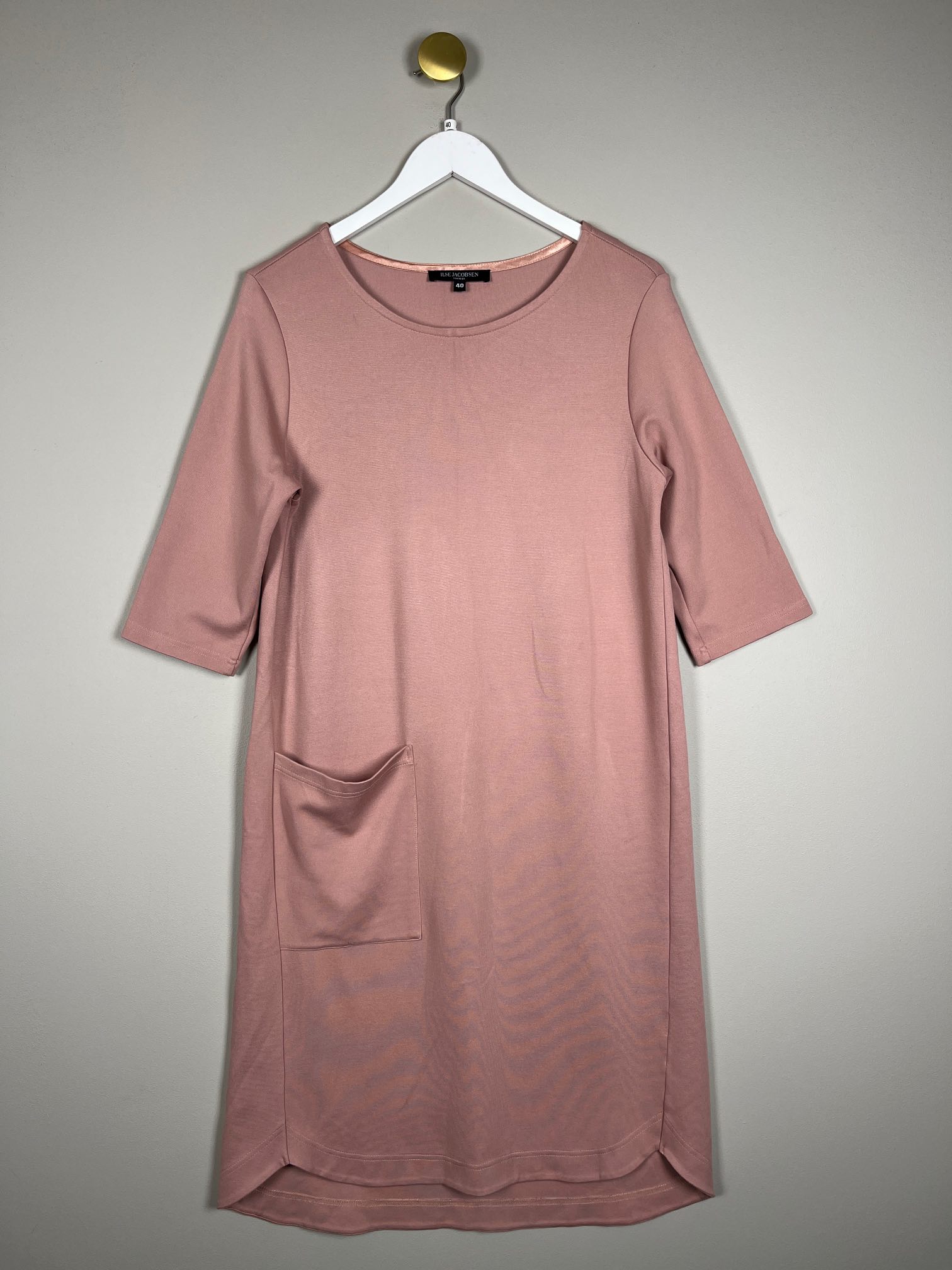 Ilse Jacobsen str. 40 laksefarvet kjole
