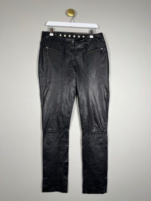 Onstage str. 36 <br/> sort skindbuks lynlås ved lomme