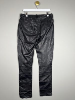 Onstage str. 36 <br/> sort skindbuks lynlås ved lomme