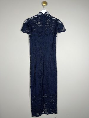 Ganni str. 36 <br/> marineblå kjole i blonder og kort ærme