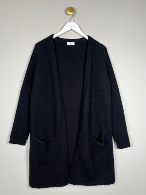Day str. XS <br/> sort lang stikket cardigan