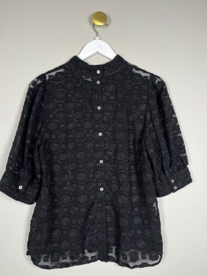 Co Couture str. S <br/> sort blonde bluse med knaplukning i ryg