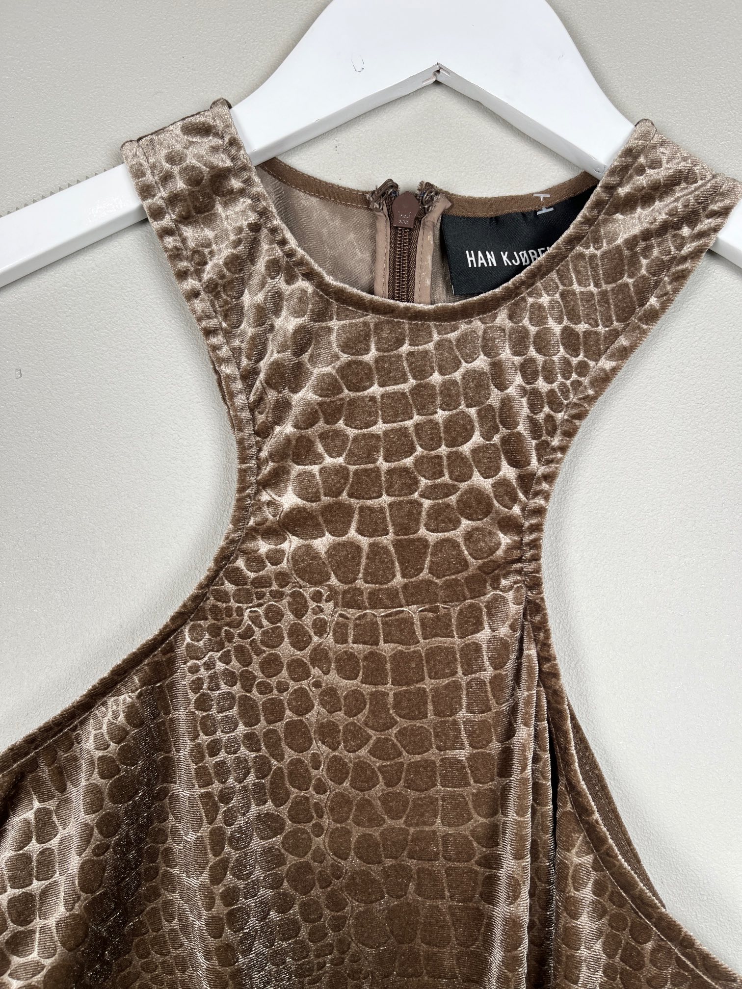 Han Kjøbenhavn str. S <br/> skulderfri shape kjole i leopardpræget brun guld - Billede 3