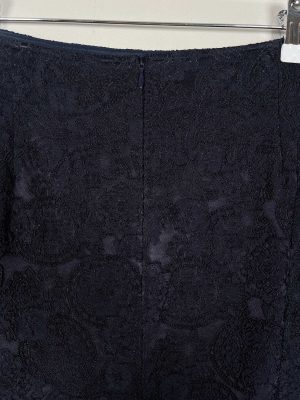 Claire str. 38 <br/> mørkeblå nederdel med mønster