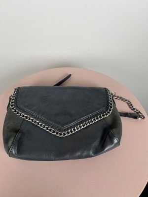 Markberg sort skuldertaske med kædedetaljer